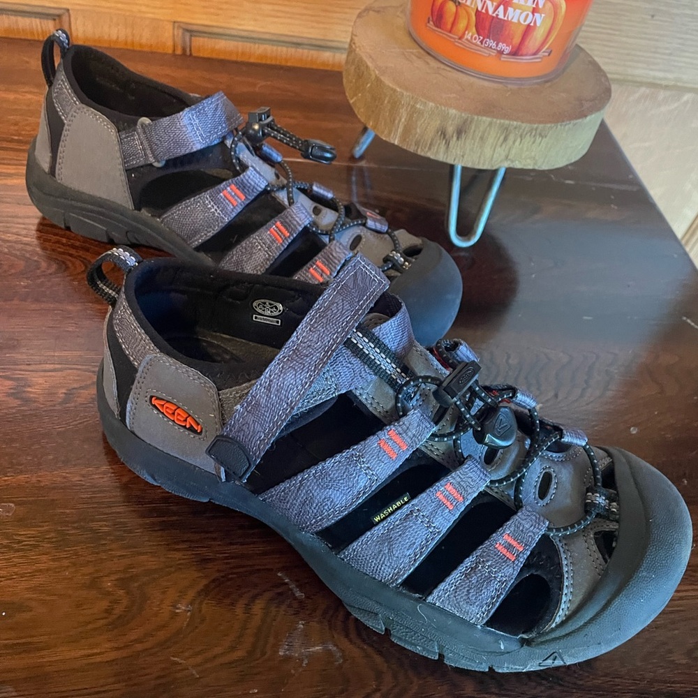 Boys Big Kid Keens Size 6